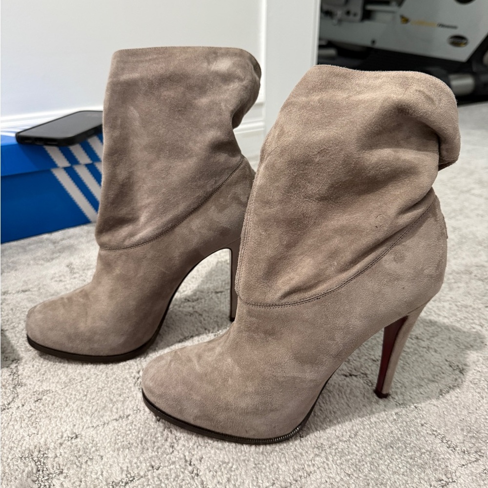 Elegant Vintage Tan Suede High Heel Boots